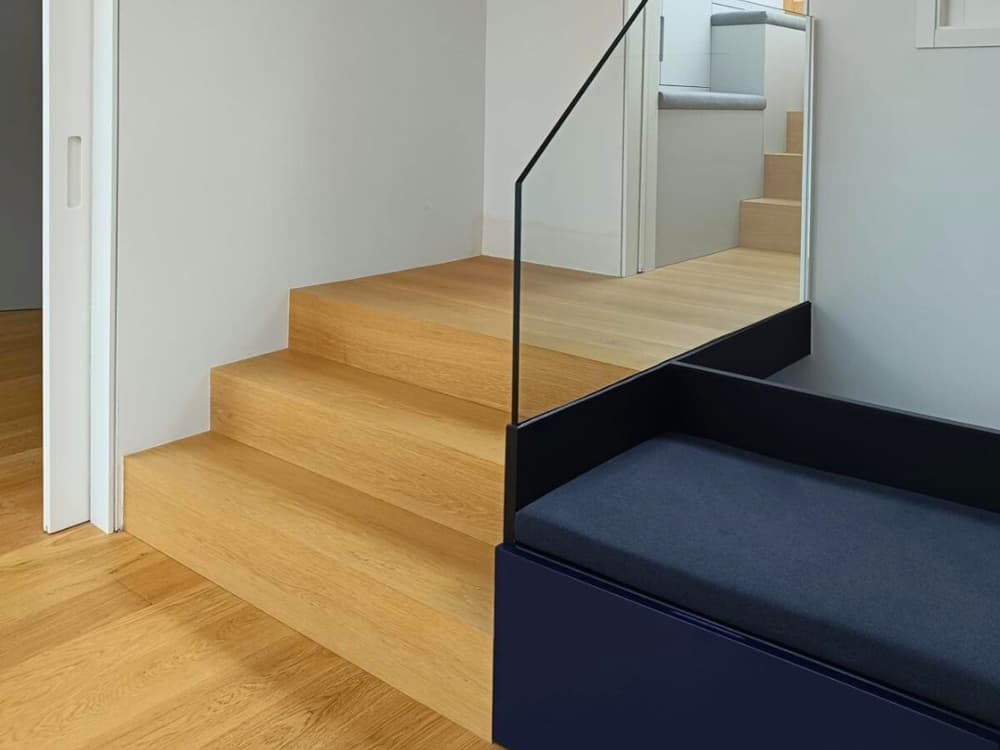 Escaleras rectas de madera en A Coruña