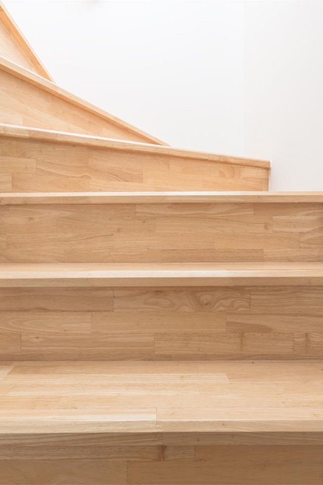 Realizamos escaleras de madera a medida